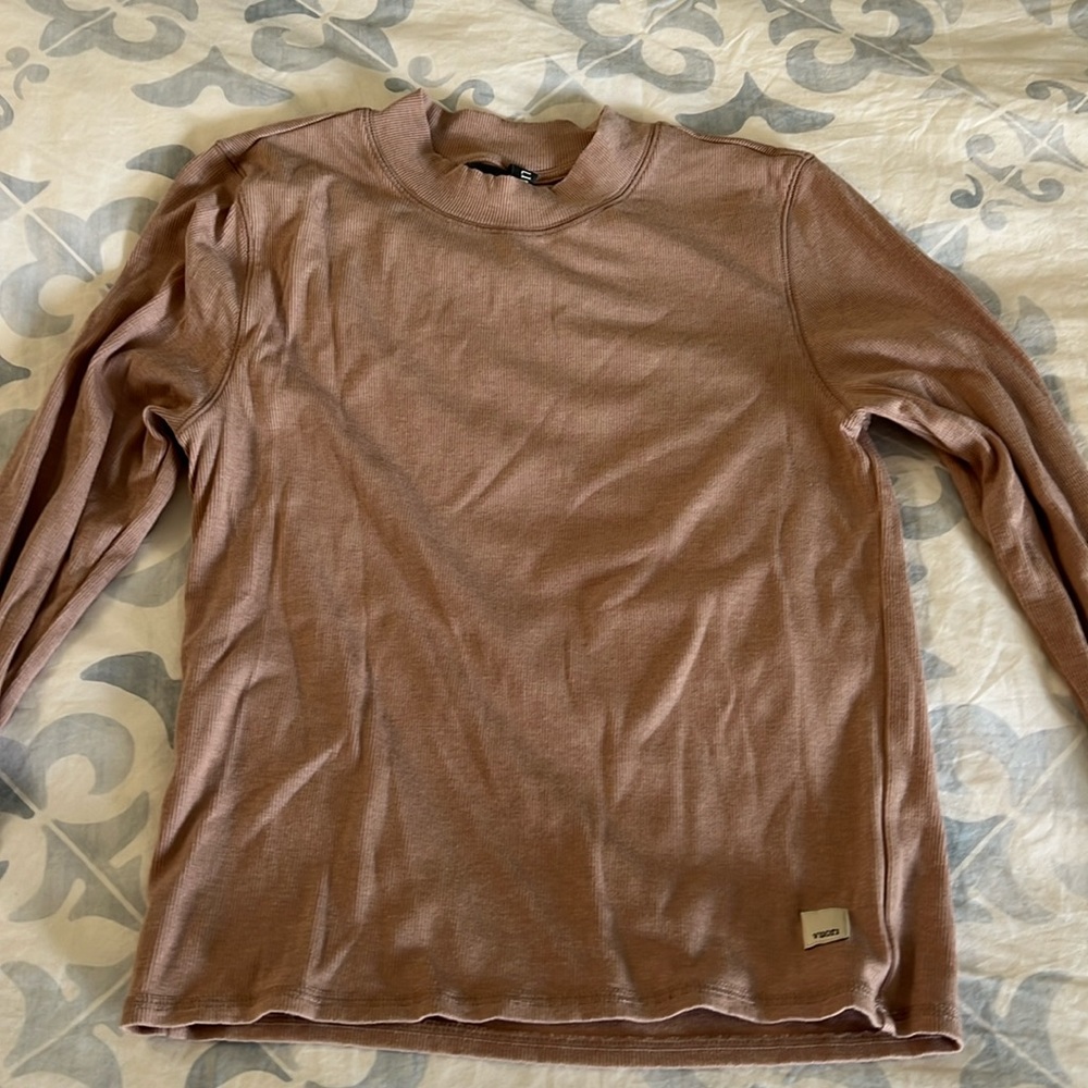 Vuori rose long sleeve shirt.  Medium